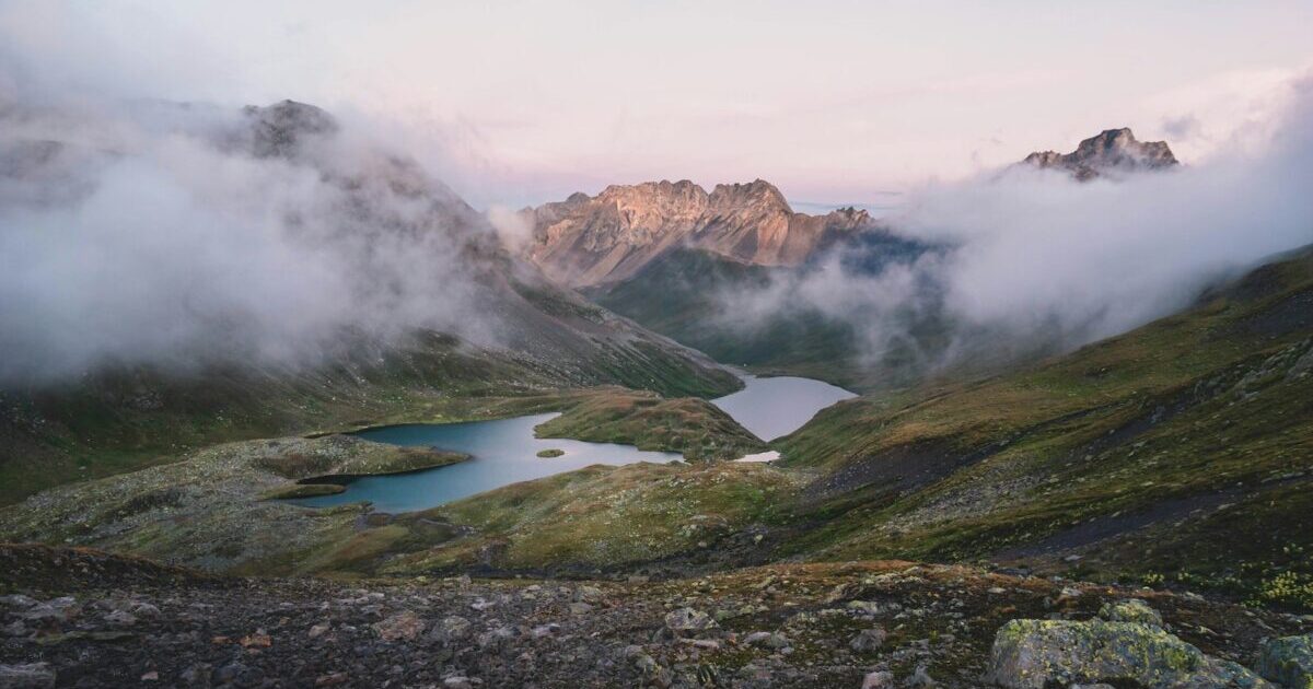 Mountains and lakes are shrouded in mist.